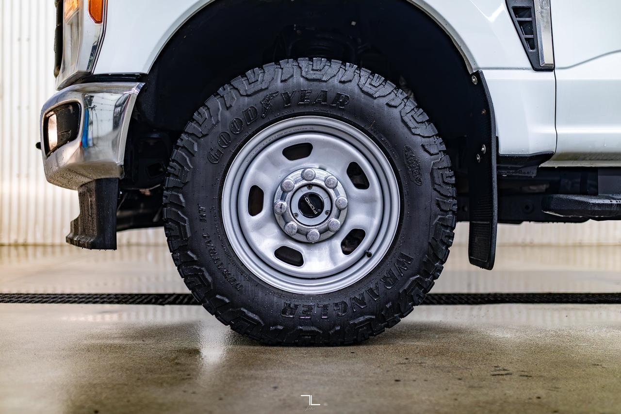 2024 Ford F-350 4x4 Crew Cab XL Deck BCam Red Deer AB