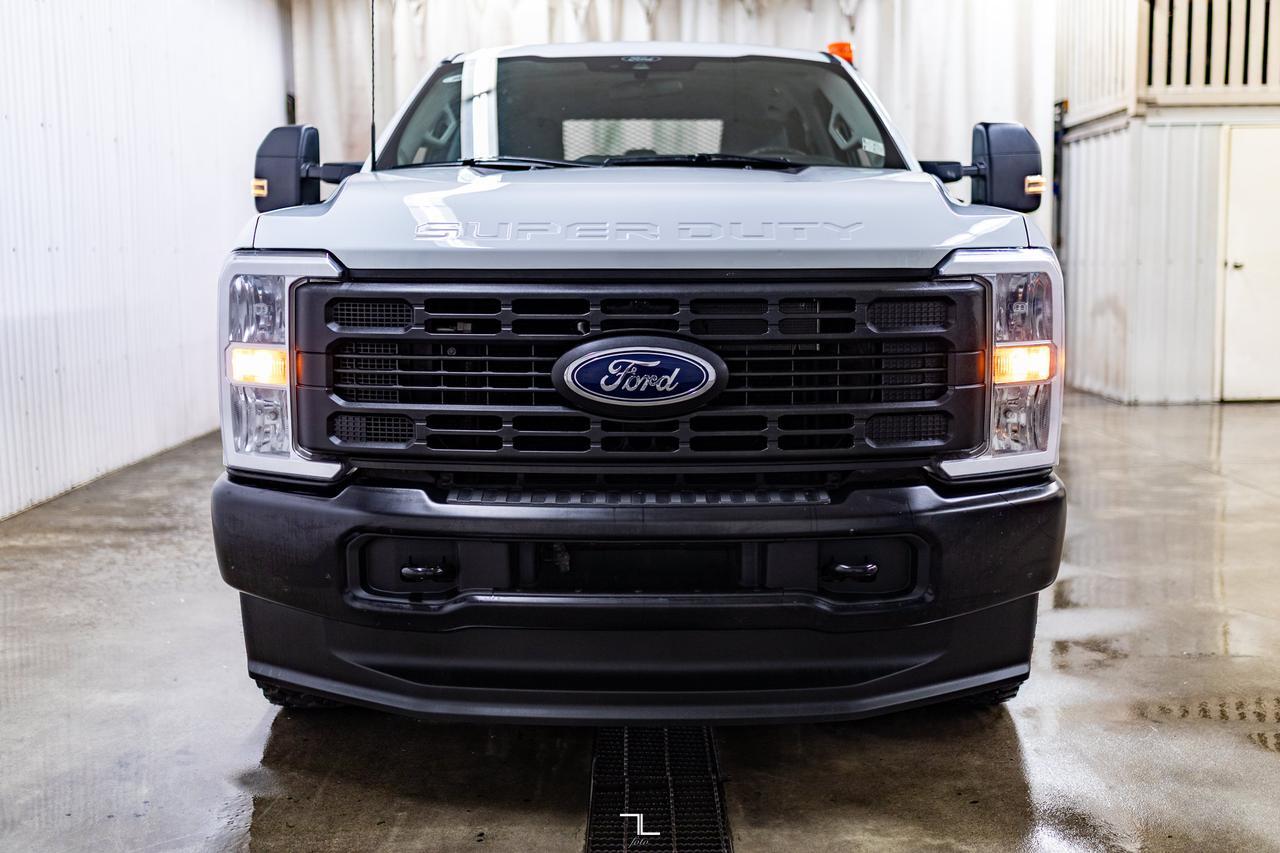2024 Ford F-350 4x4 Crew Cab XL Deck Red Deer AB