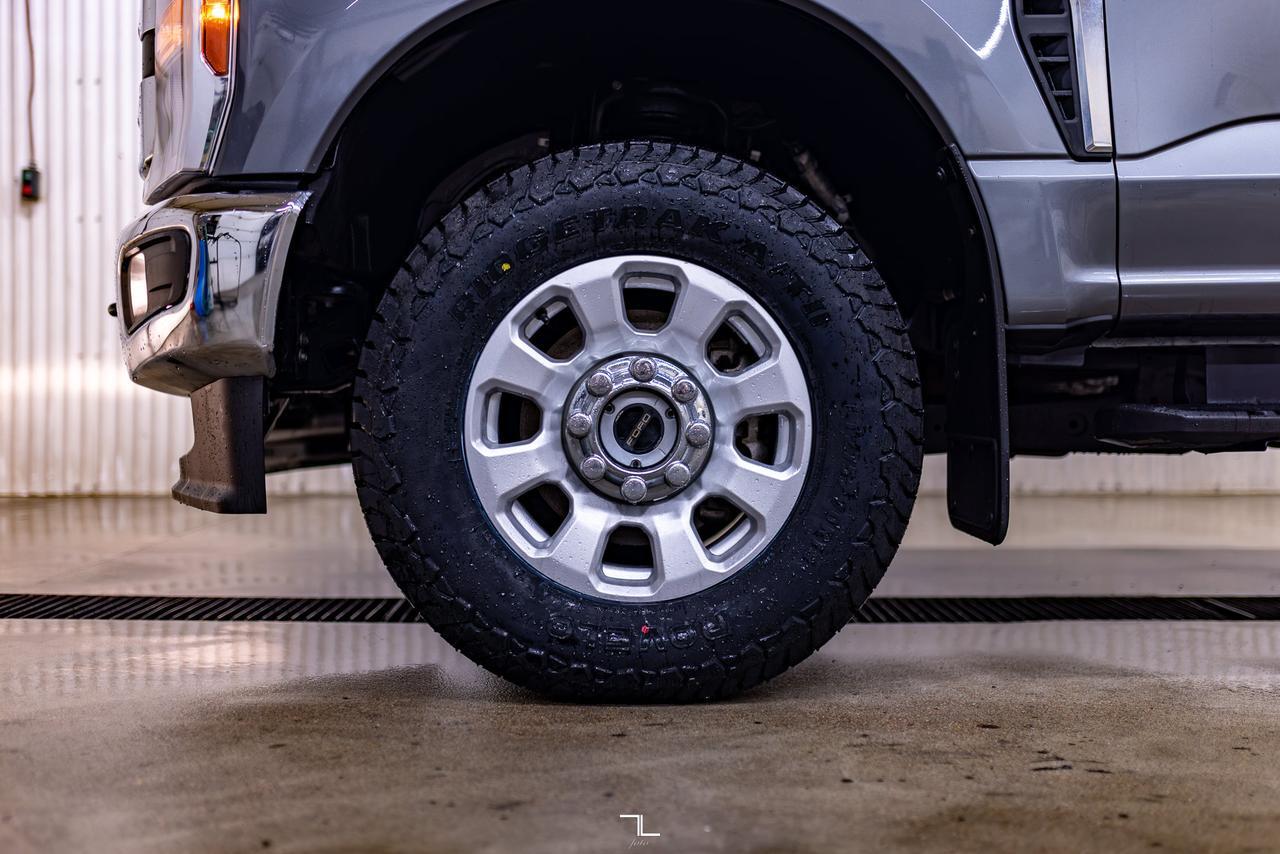 2024 Ford F-350 4x4 Crew Cab XLT FX4 Longbox PSeat BCam Red Deer AB