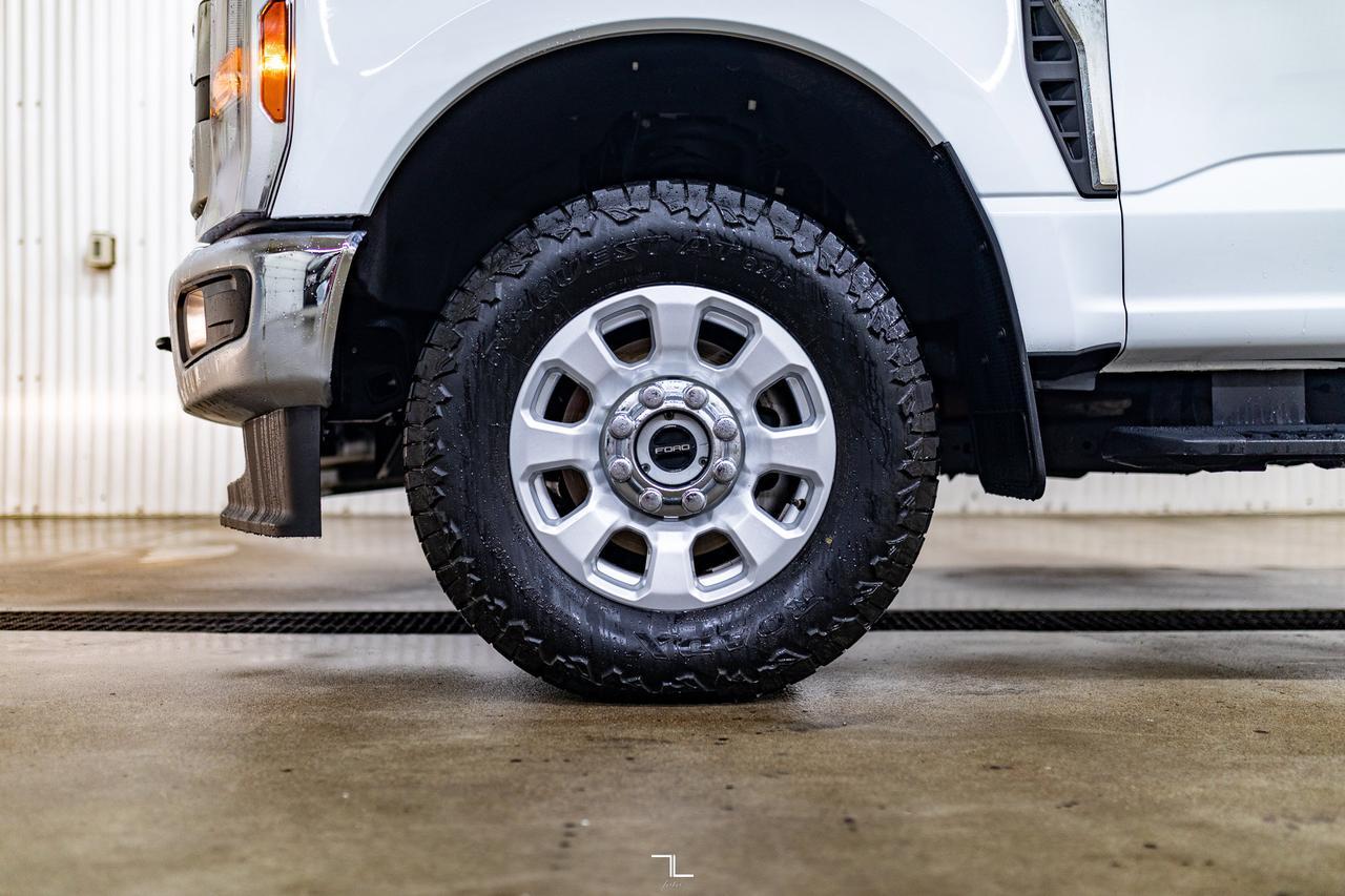 2024 Ford F-350 4x4 Crew Cab XLT FX4 PSeat BCam Red Deer AB