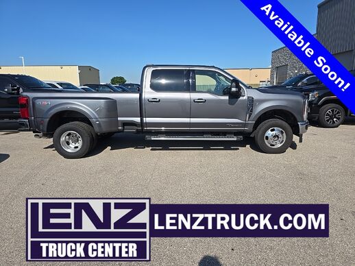 2024_Ford_F-350 DRW Super Duty_4x4 Crew Cab Lariat_ Fond du Lac WI