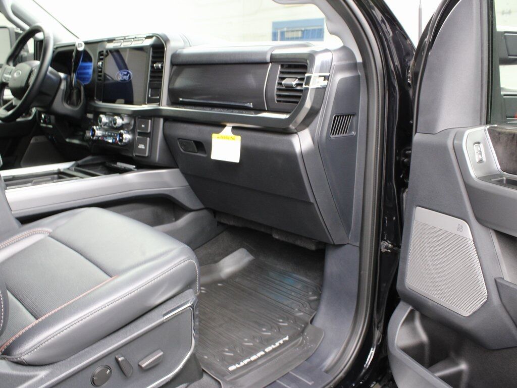 2024 Ford F-350 Super Duty 4x4 Crew Cab Lariat DRW Fond du Lac WI