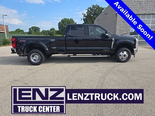 2024_Ford_F-350 Super Duty_4x4 Crew Cab Lariat DRW_ Fond du Lac WI