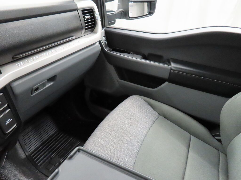 2024 Ford F-350 Super Duty 4x4 Regular Cab XLT SRW Fond du Lac WI