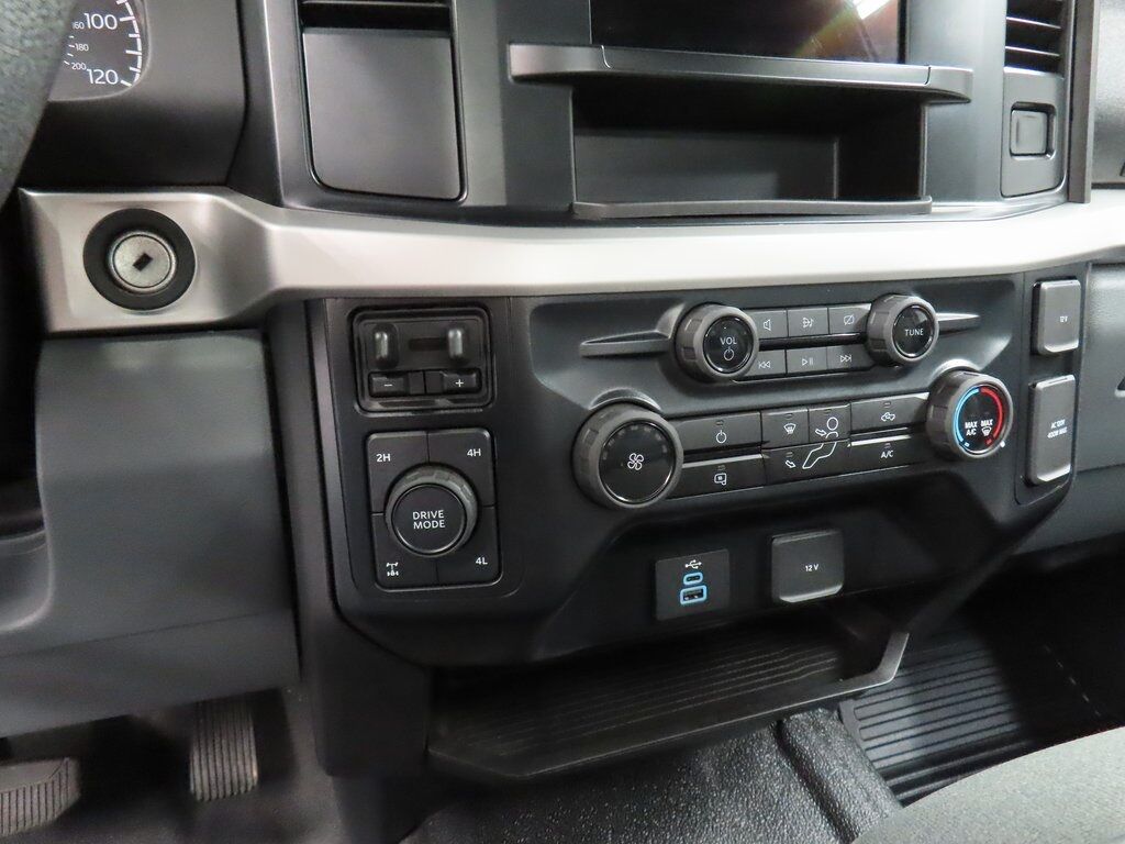 2024 Ford F-350 Super Duty 4x4 Regular Cab XLT SRW Fond du Lac WI