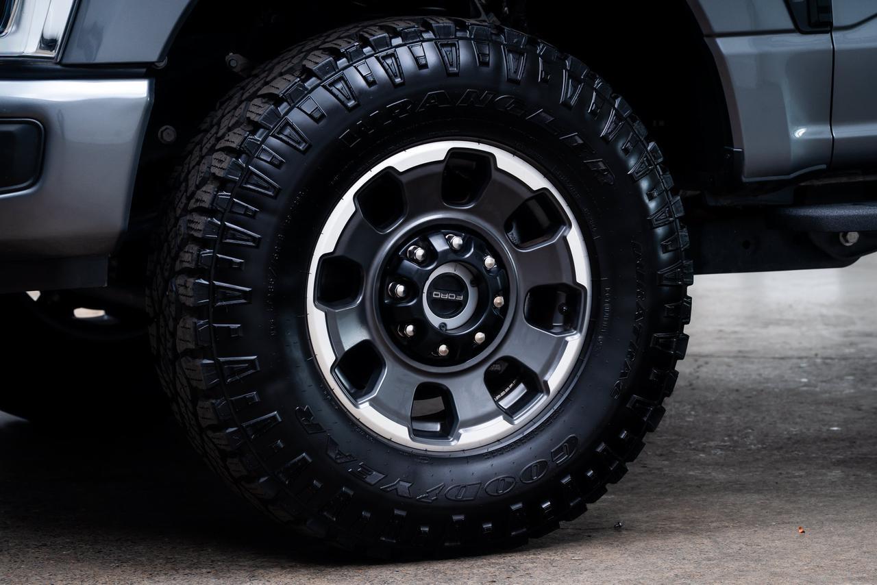 2024 Ford F-350SD Lariat 1 Owner / Black Appearance Package / Tremor Off-Ro Portland OR