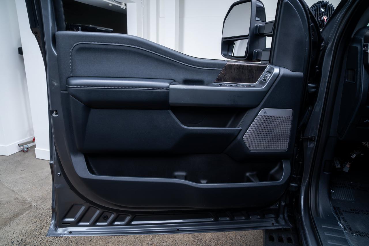 2024 Ford F-350SD Lariat 1 Owner / Black Appearance Package / Tremor Off-Ro Portland OR