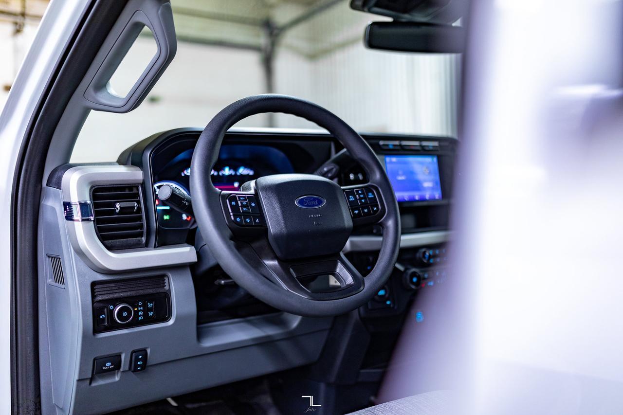 2024 Ford F-550 4x4 Crew Cab XLT Picker Deck Dually Diesel Red Deer AB