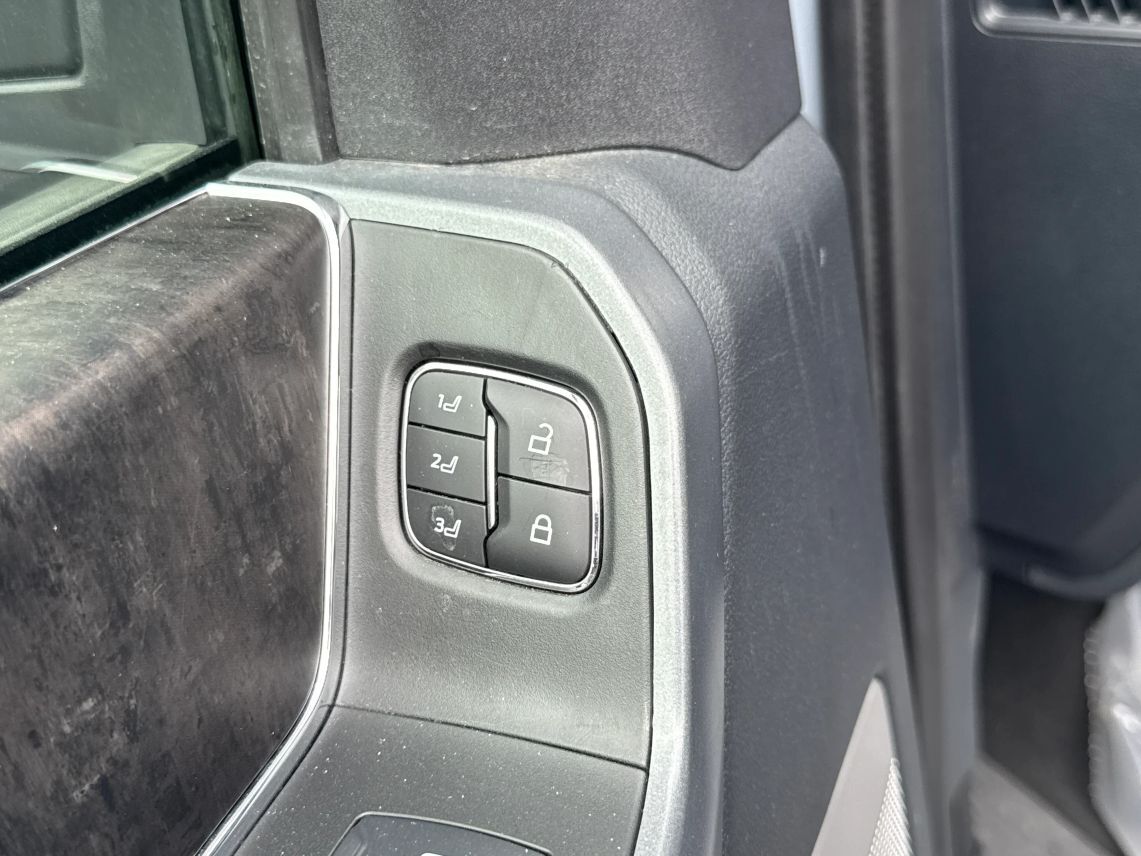 2024 Ford F250 Super Duty Crew Cab Lariat Pickup 4D 6 3/4 ft