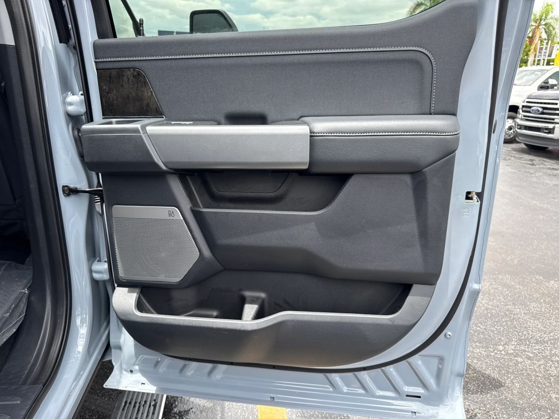 2024 Ford F250 Super Duty Crew Cab Lariat Pickup 4D 6 3/4 ft
