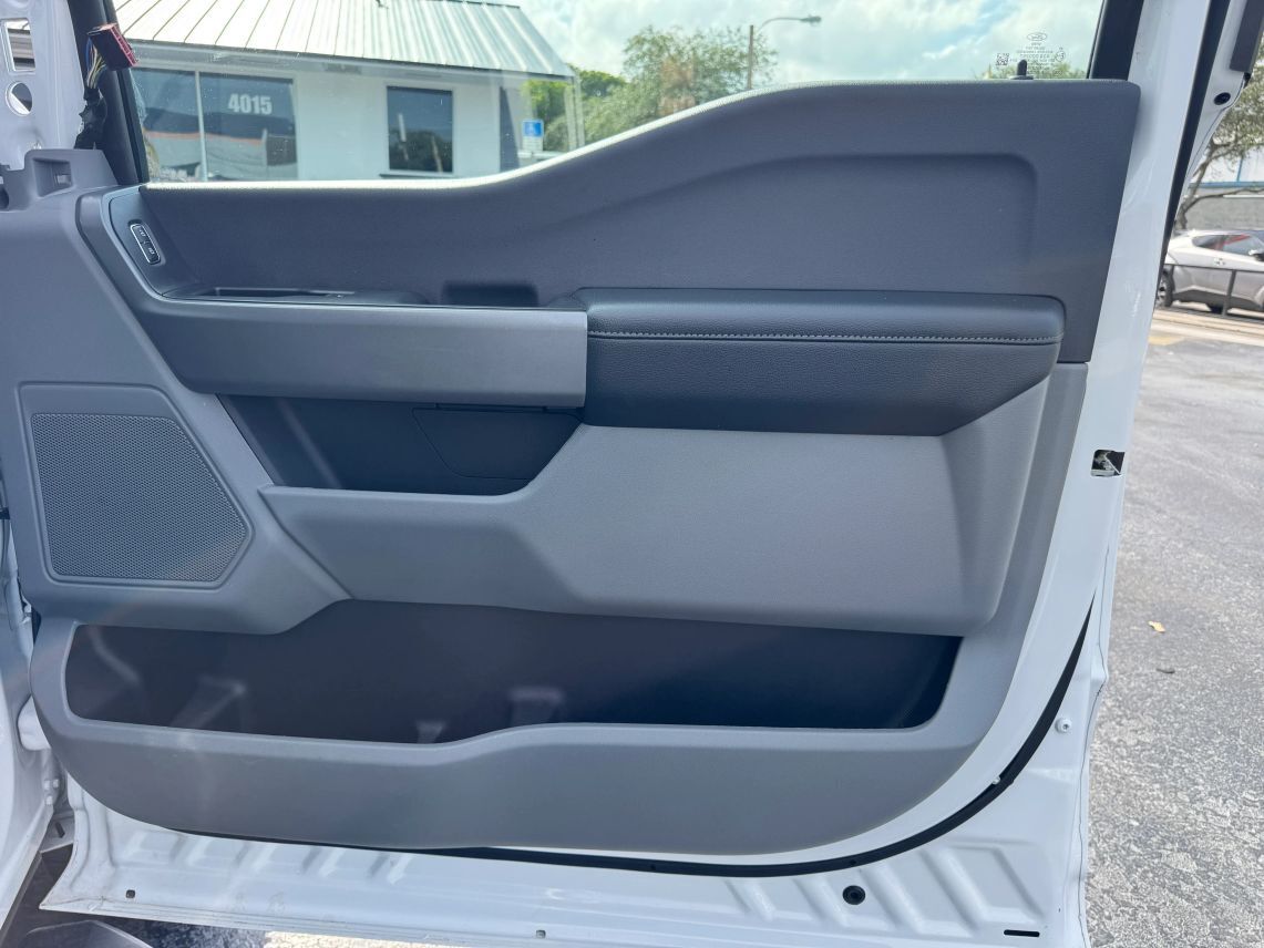 2024 Ford F350 Super Duty Crew Cab XLT Pickup 4D 8 ft