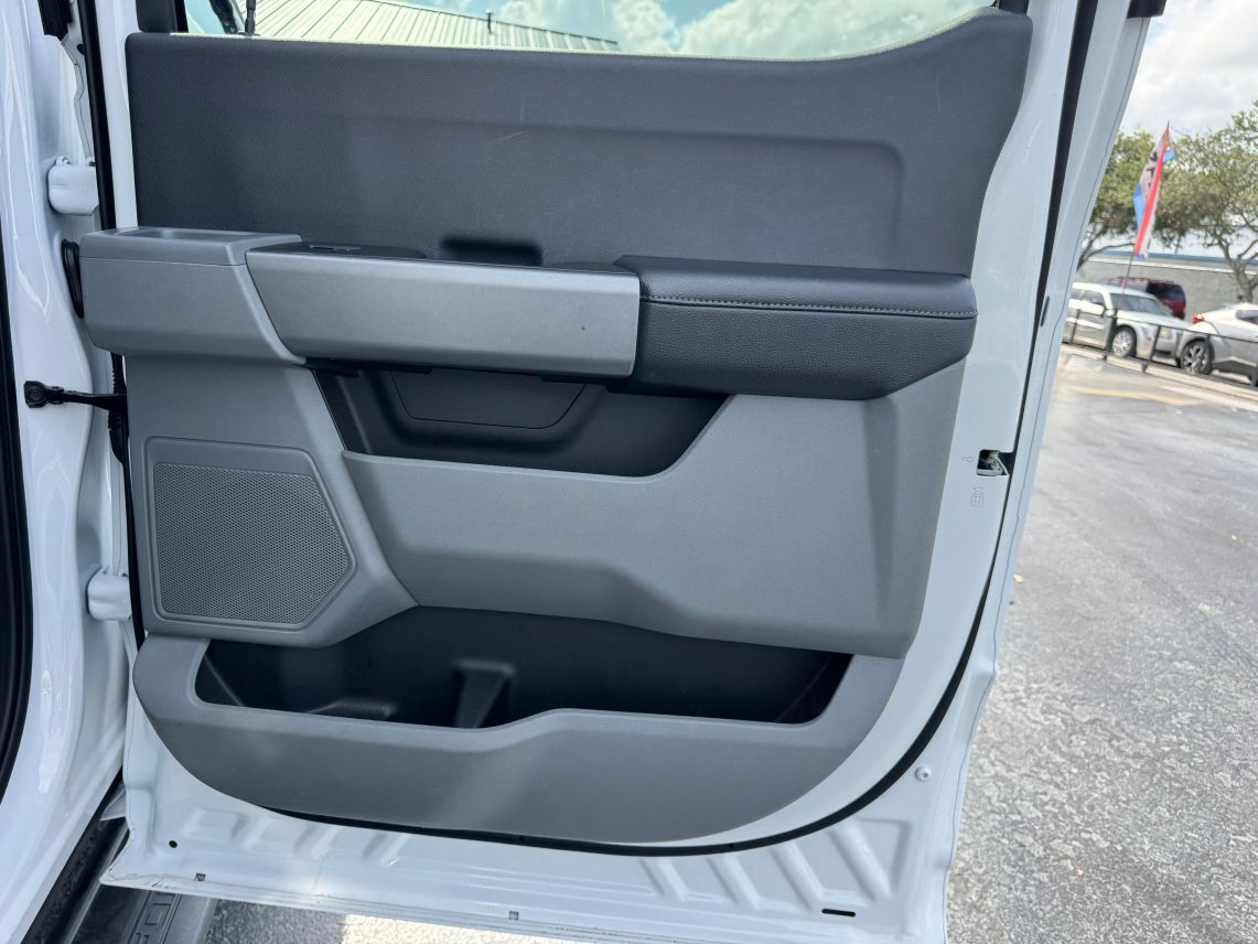 2024 Ford F350 Super Duty Crew Cab XLT Pickup 4D 8 ft