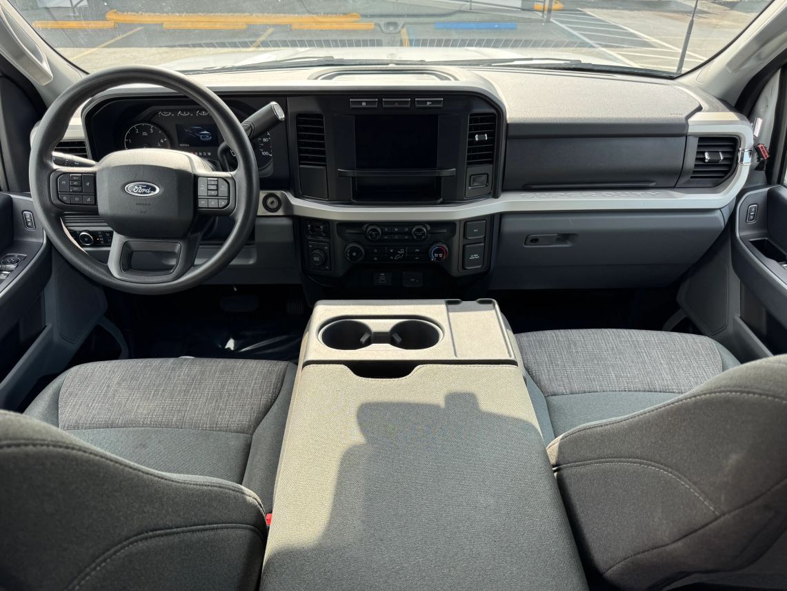 2024 Ford F350 Super Duty Crew Cab XLT Pickup 4D 8 ft