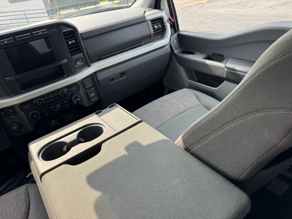 2024 Ford F350 Super Duty Crew Cab XLT Pickup 4D 8 ft