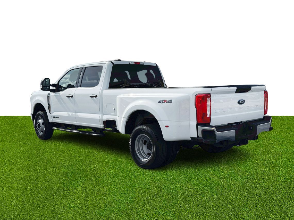 2024 Ford F350 Super Duty Crew Cab XLT Pickup 4D 8 ft