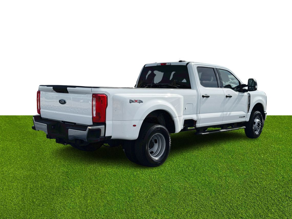 2024 Ford F350 Super Duty Crew Cab XLT Pickup 4D 8 ft