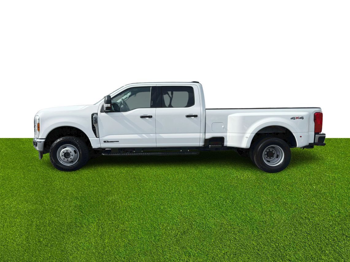 2024 Ford F350 Super Duty Crew Cab XLT Pickup 4D 8 ft