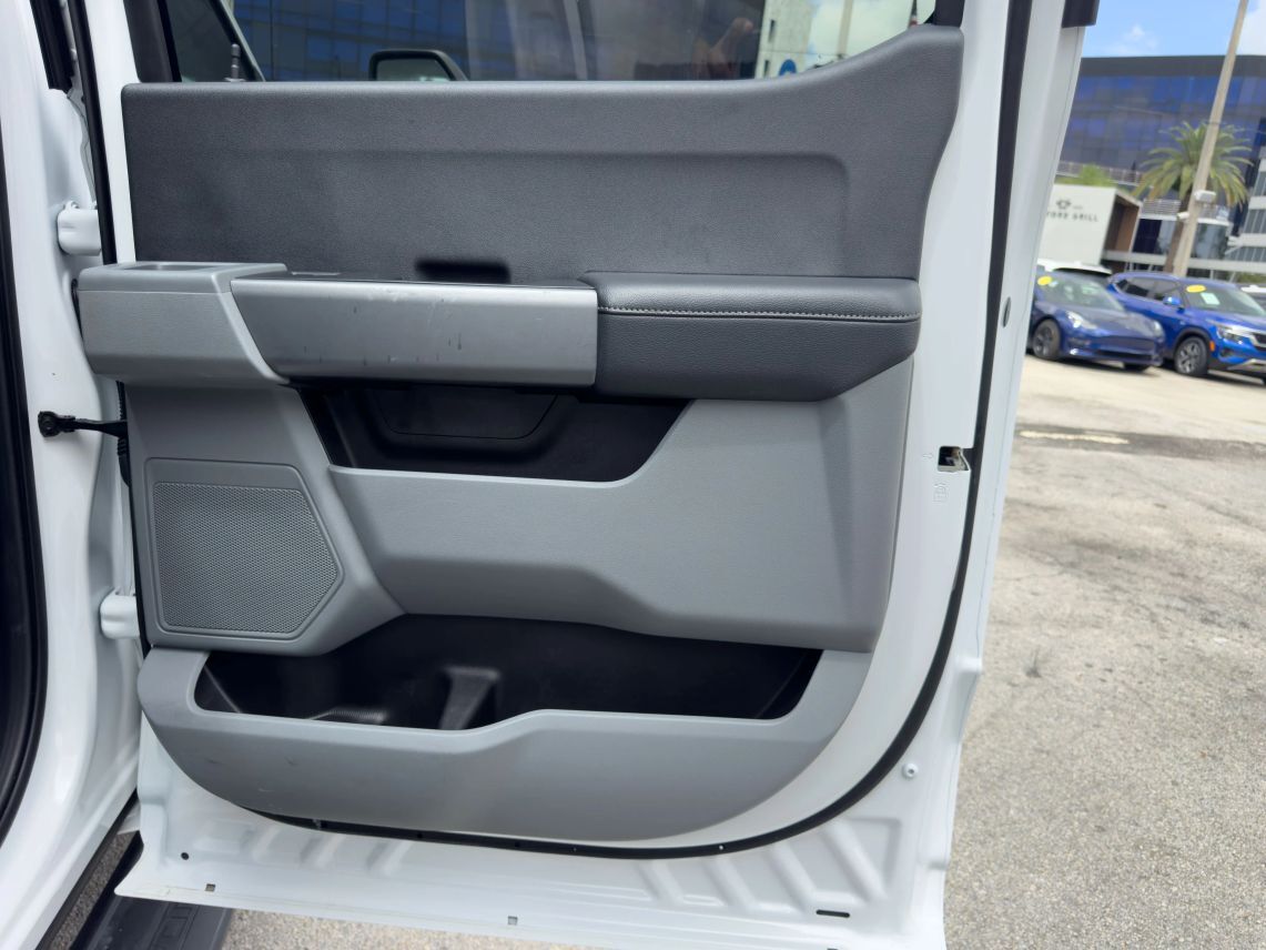 2024 Ford F350 Super Duty Crew Cab XLT Pickup 4D 8 ft