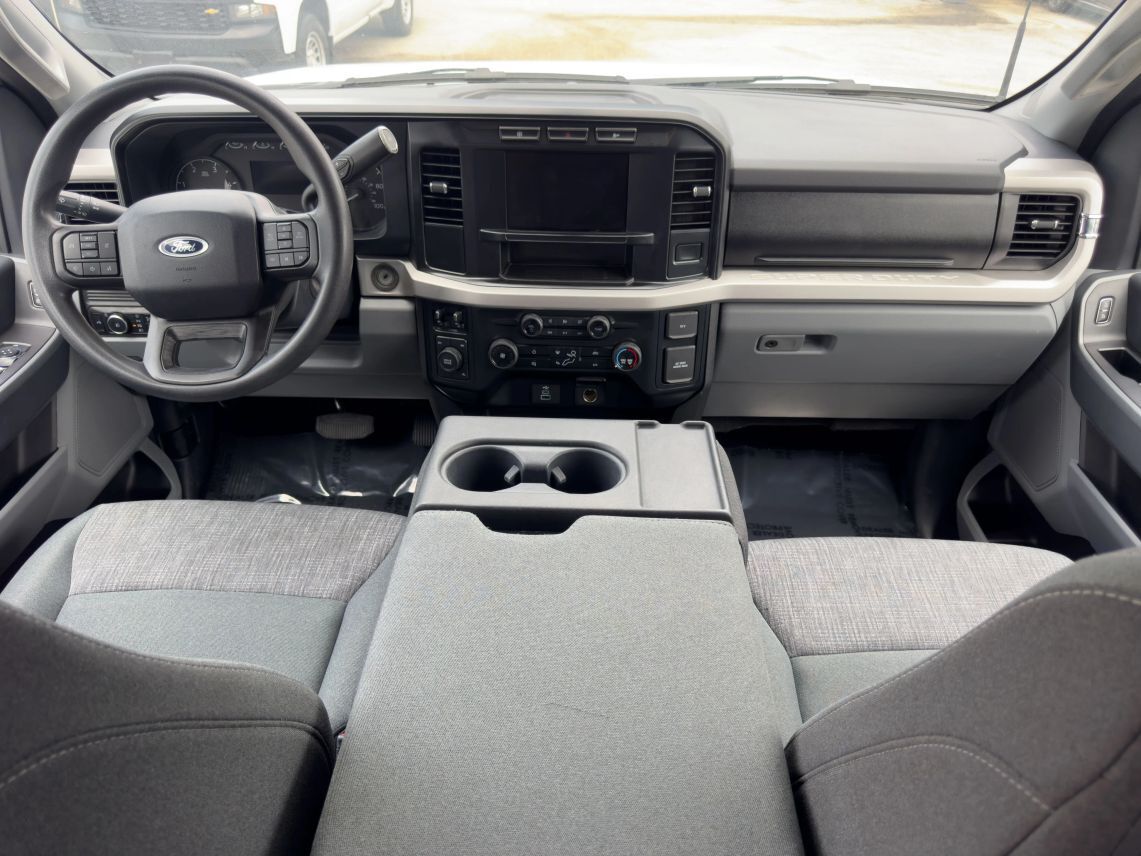 2024 Ford F350 Super Duty Crew Cab XLT Pickup 4D 8 ft