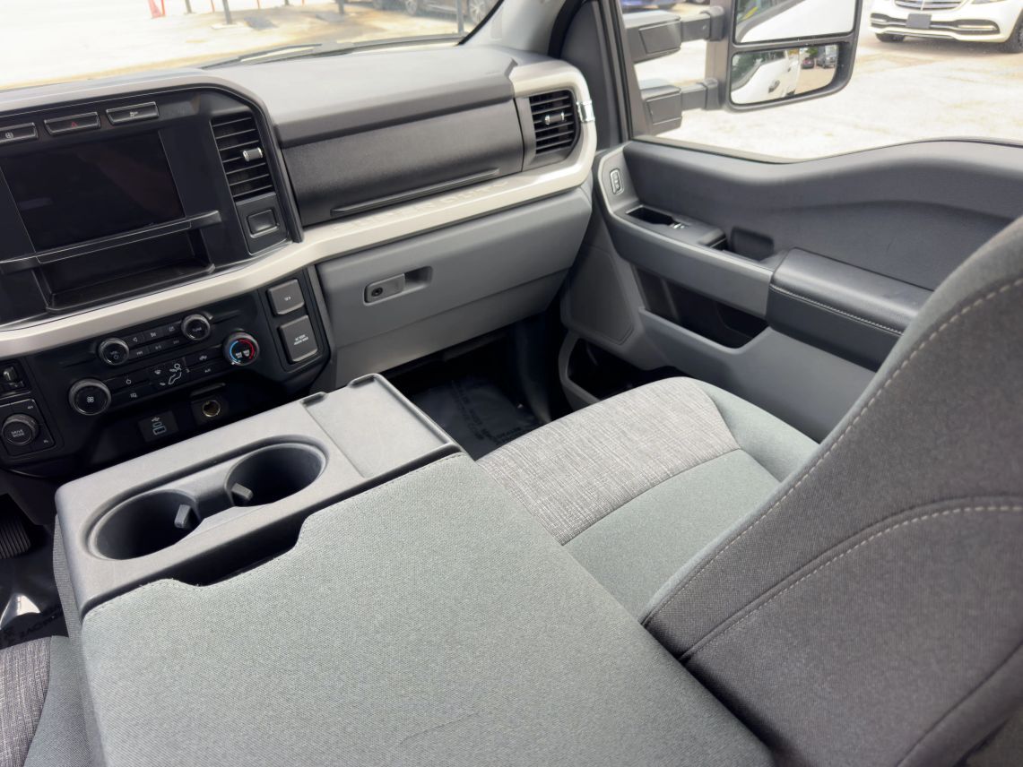 2024 Ford F350 Super Duty Crew Cab XLT Pickup 4D 8 ft