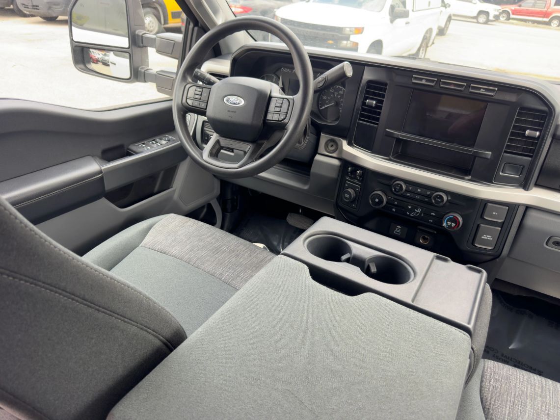 2024 Ford F350 Super Duty Crew Cab XLT Pickup 4D 8 ft
