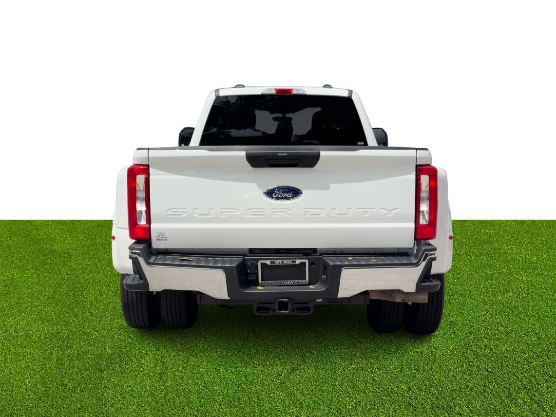 2024 Ford F350 Super Duty Crew Cab XLT Pickup 4D 8 ft