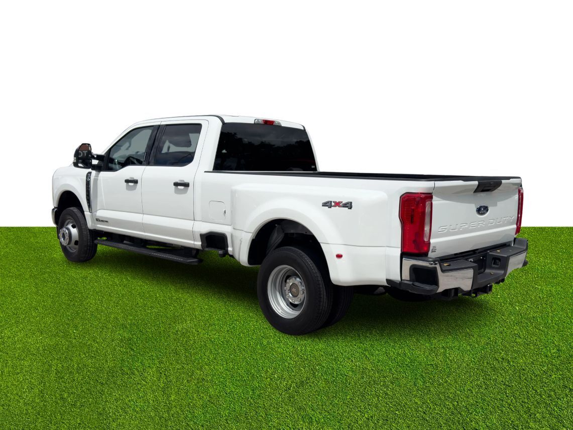 2024 Ford F350 Super Duty Crew Cab XLT Pickup 4D 8 ft