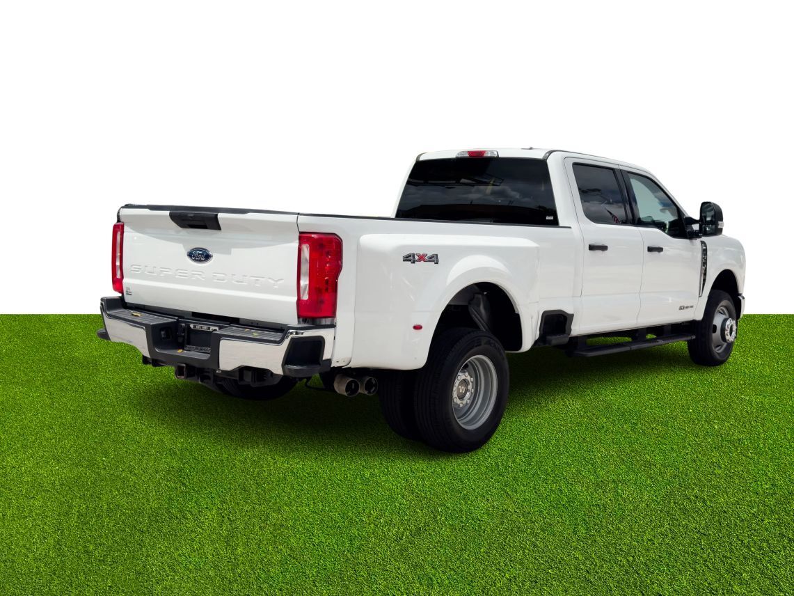 2024 Ford F350 Super Duty Crew Cab XLT Pickup 4D 8 ft