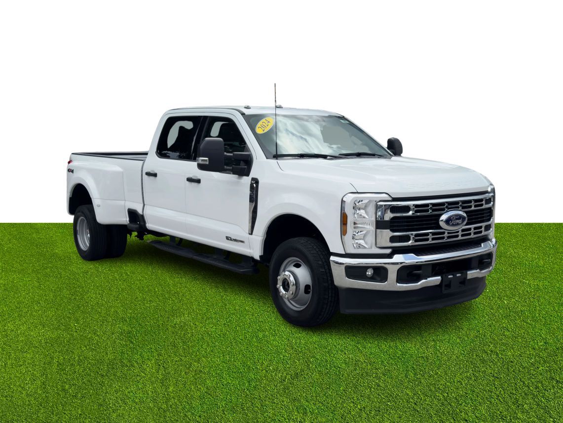 2024 Ford F350 Super Duty Crew Cab XLT Pickup 4D 8 ft