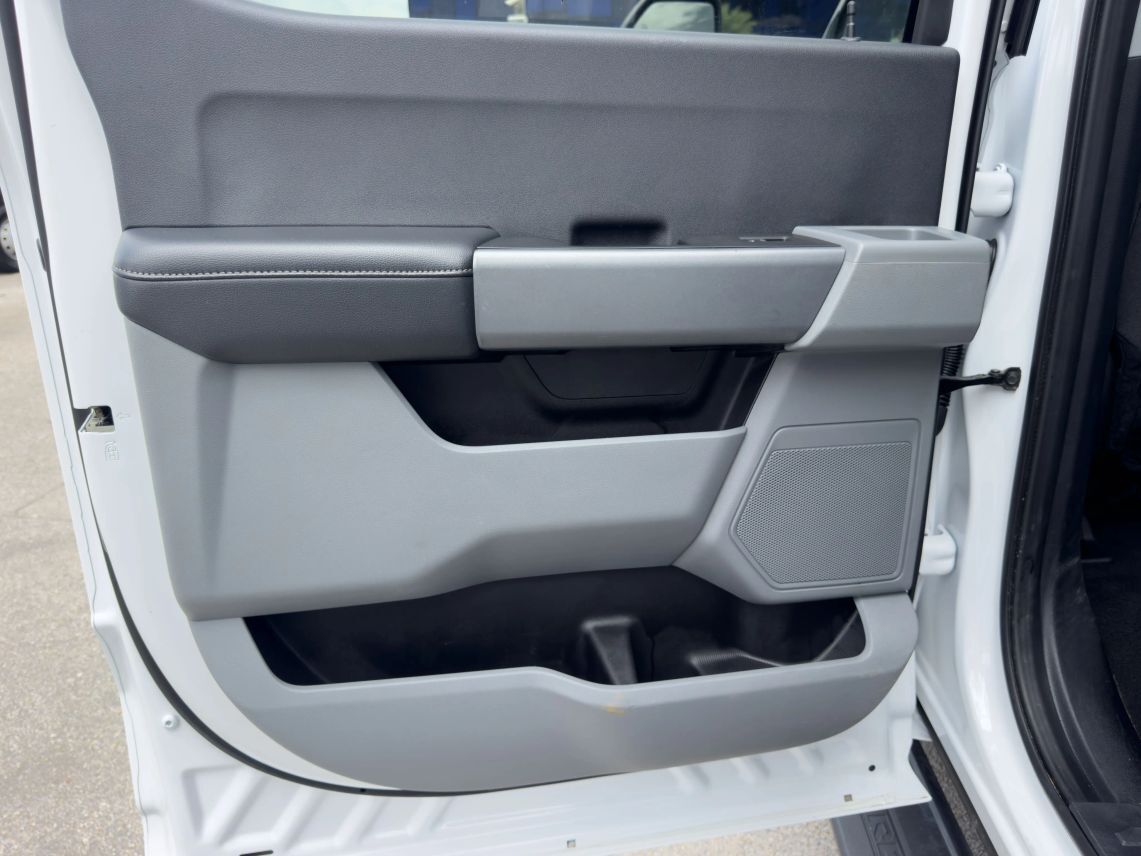 2024 Ford F350 Super Duty Crew Cab XLT Pickup 4D 8 ft