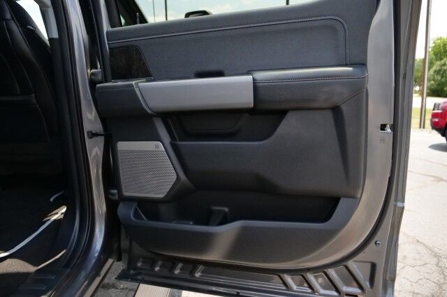 2024 Ford Super Duty F-250 LARIAT 4X4 / BLACK WIDOW / 7.3L V8! High Point NC