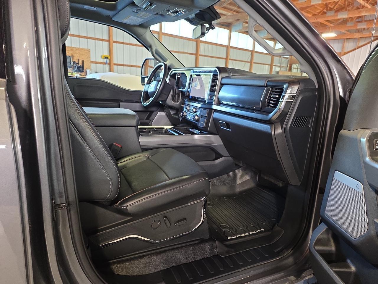 2024 Ford Super Duty F-250 SRW LARIAT Sand Lake NY