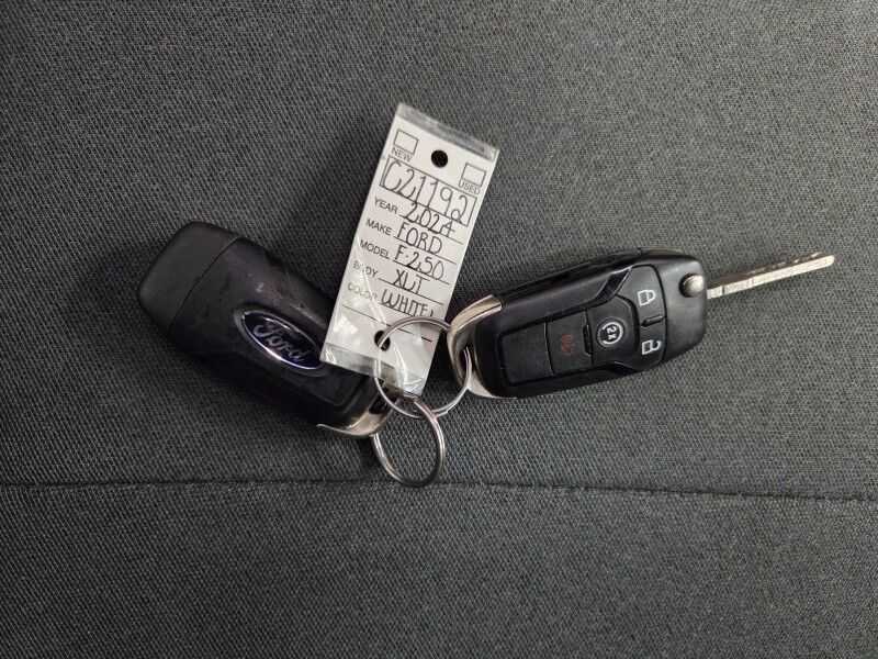 2024 Ford Super Duty F-250 XLT Crew Cab 6.7L Diesel FX4 4WD 1 Owner FREE WARRANTY Arlington TX