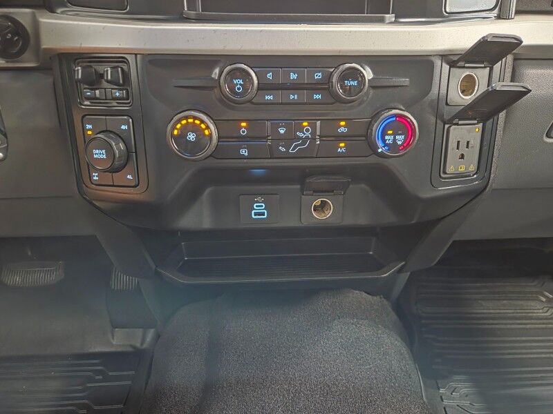 2024 Ford Super Duty F-250 XLT Crew Cab 6.7L Diesel FX4 4WD 1 Owner FREE WARRANTY Arlington TX