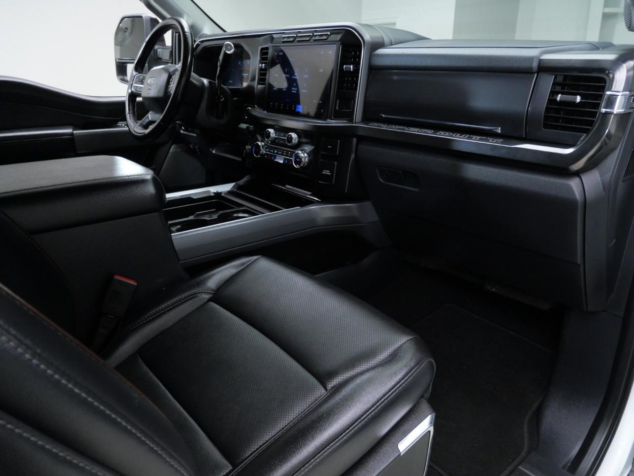 2024 Ford Super Duty F-350 DRW Lariat FX4 High Output 6.7L Power Stroke 4x4 Mansfield TX