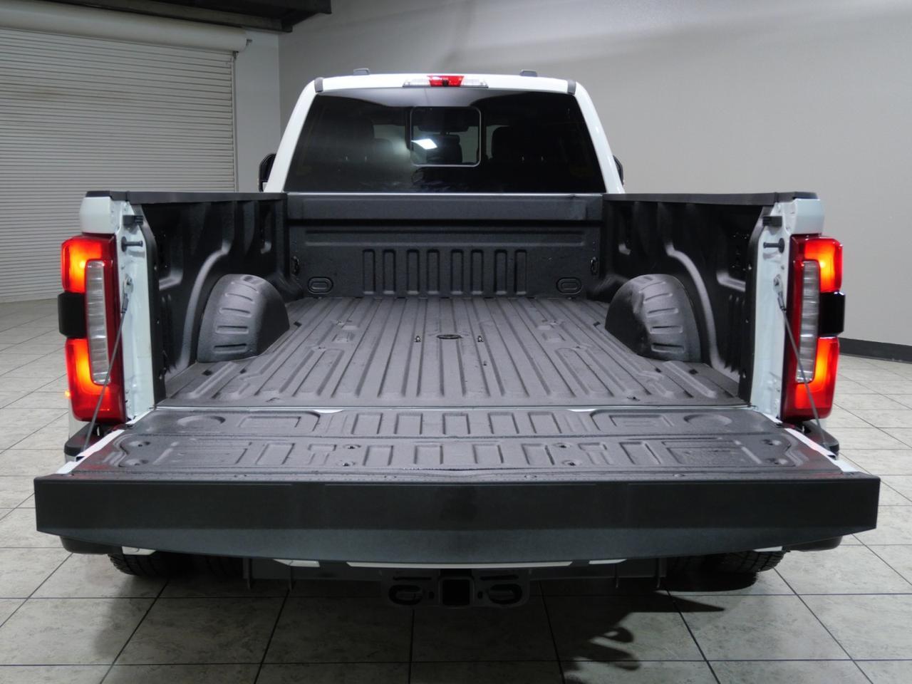 2024 Ford Super Duty F-350 DRW Lariat FX4 High Output 6.7L Power Stroke 4x4 Mansfield TX