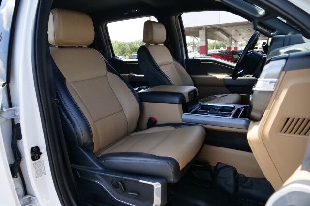 2024 Ford Super Duty F-350 LARIAT 4X4 / DRW / CM Flat Bed / 9FT / Turbo Diesel! High Point NC