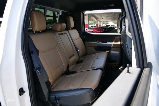 2024 Ford Super Duty F-350 LARIAT 4X4 / DRW / CM Flat Bed / 9FT / Turbo Diesel! High Point NC