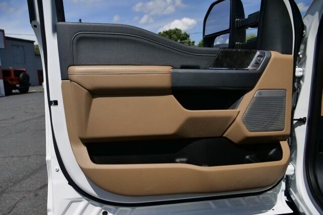 2024 Ford Super Duty F-350 LARIAT 4X4 / DRW / CM Flat Bed / 9FT / Turbo Diesel! High Point NC