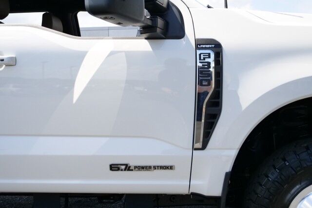 2024 Ford Super Duty F-350 LARIAT 4X4 / DRW / CM Flat Bed / 9FT / Turbo Diesel! High Point NC
