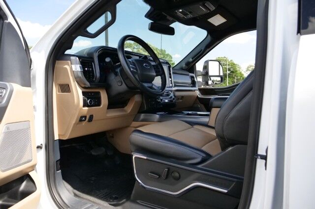2024 Ford Super Duty F-350 LARIAT 4X4 / DRW / CM Flat Bed / 9FT / Turbo Diesel! High Point NC