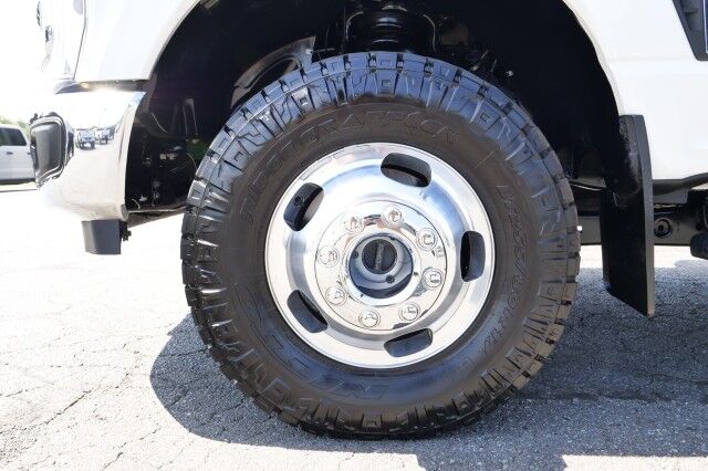 2024 Ford Super Duty F-350 LARIAT 4X4 / DRW / CM Flat Bed / 9FT / Turbo Diesel! High Point NC