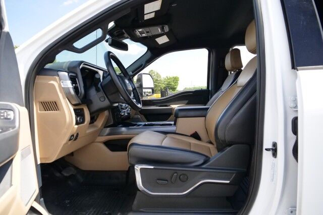 2024 Ford Super Duty F-350 LARIAT 4X4 / DRW / CM Flat Bed / 9FT / Turbo Diesel! High Point NC