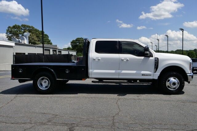 2024 Ford Super Duty F-350 LARIAT 4X4 / DRW / CM Flat Bed / 9FT / Turbo Diesel! High Point NC