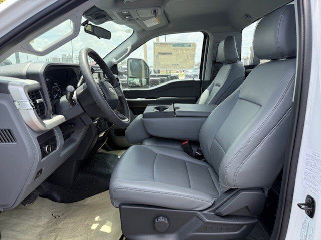 2024 Ford Super Duty F-600 DRW Flatbed XL New Braunfels TX