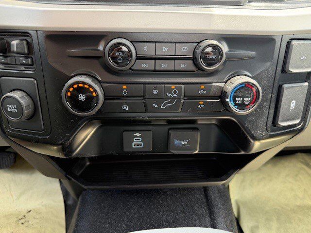 2024 Ford Super Duty F-600 DRW Flatbed XL New Braunfels TX