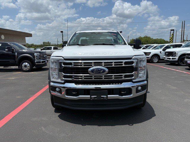 2024 Ford Super Duty F-600 DRW Flatbed XL New Braunfels TX