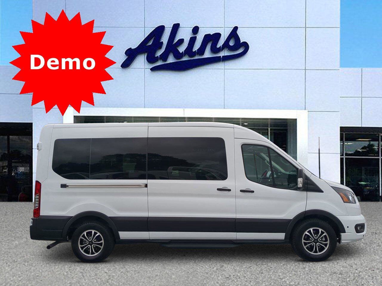 2024 Ford Transit 15 Passenger Wagon XLT