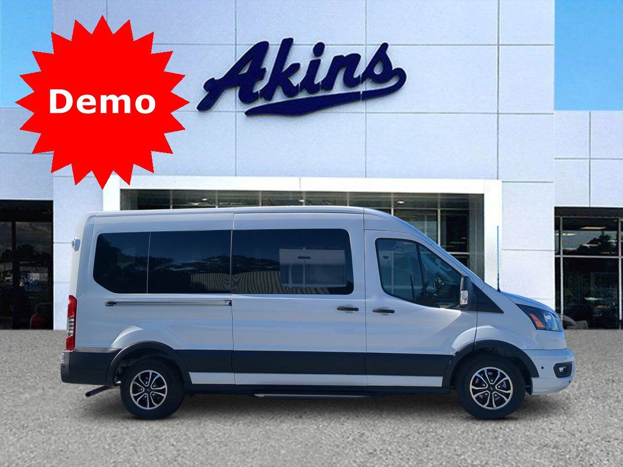 2024 Ford Transit 15 Passenger Wagon XLT