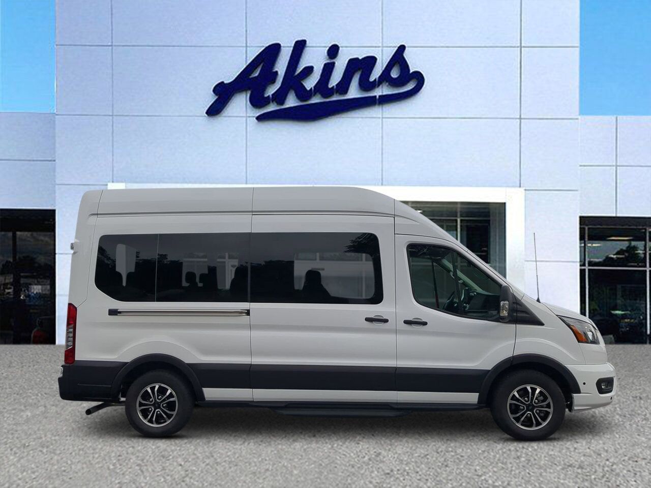 2024 Ford Transit 15 Passenger Wagon XLT